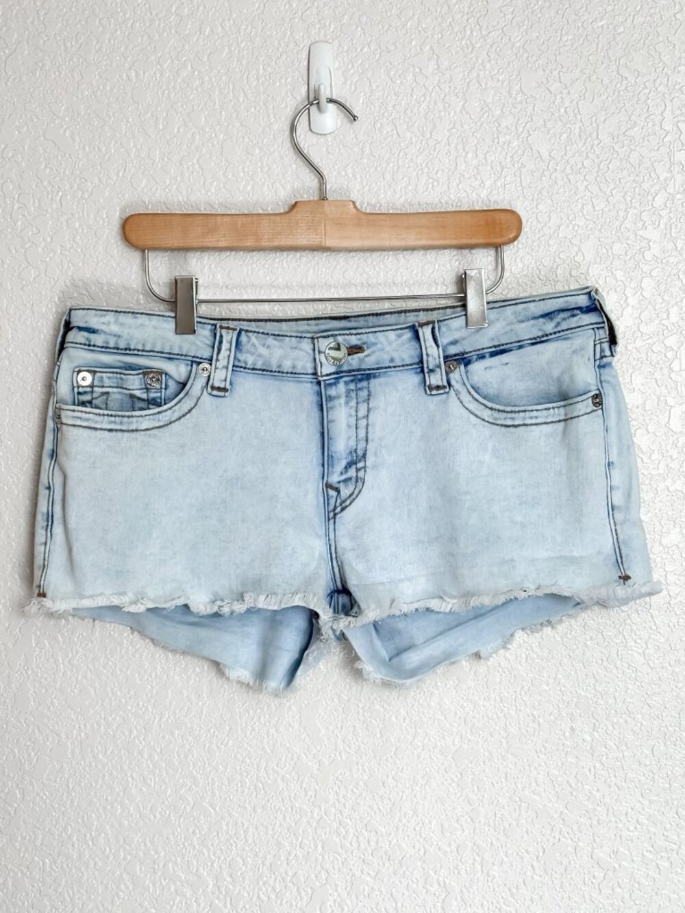 True Religion Shorts Women's 34 Blue Joey Cut-Off Low Rise Denim Frayed Hem 34x2